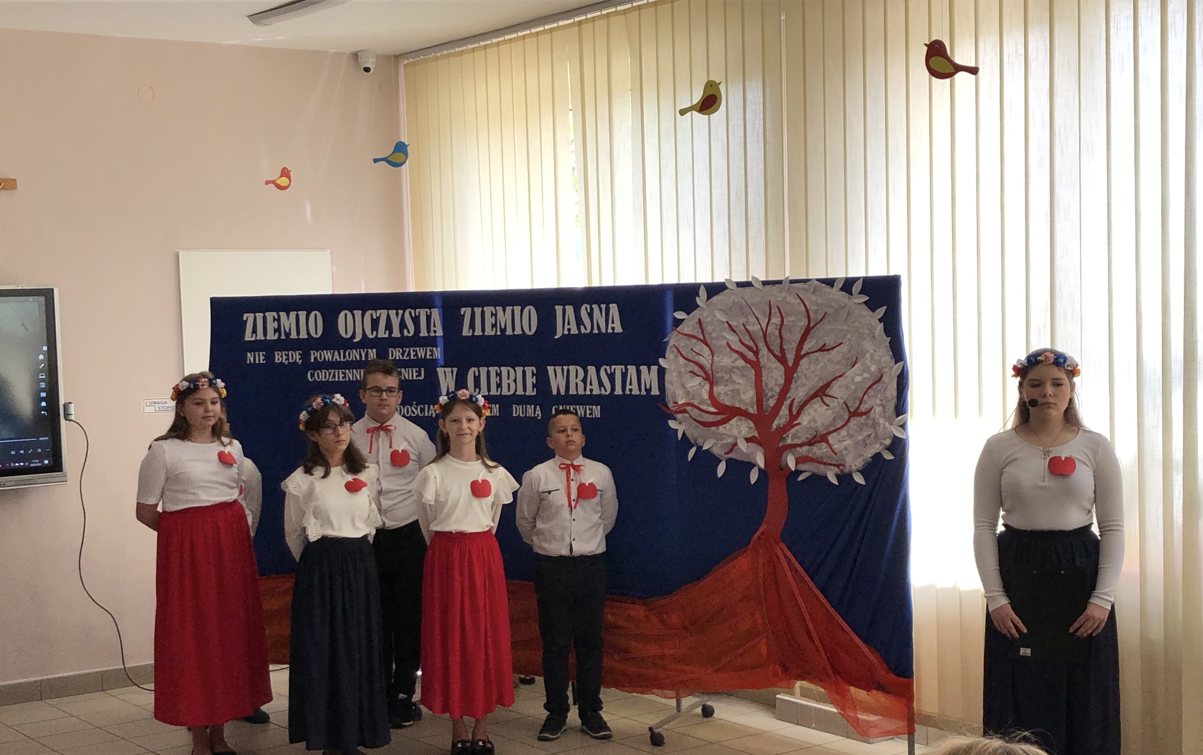 Akademia Środowiskowa w Szkole Podstawowej w Psarach  z okazji 233 Rocznicy Uchwalenia Konstytucji 3 Maja